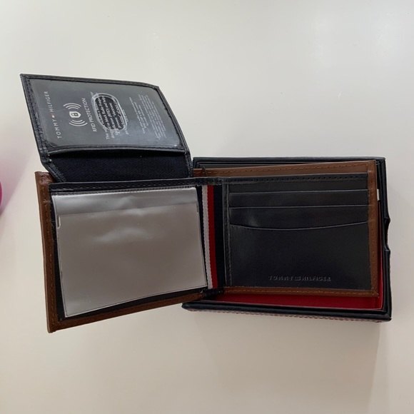 Tommy Hilfiger Premium Leather Wallet & Valet - Picture 7 of 11